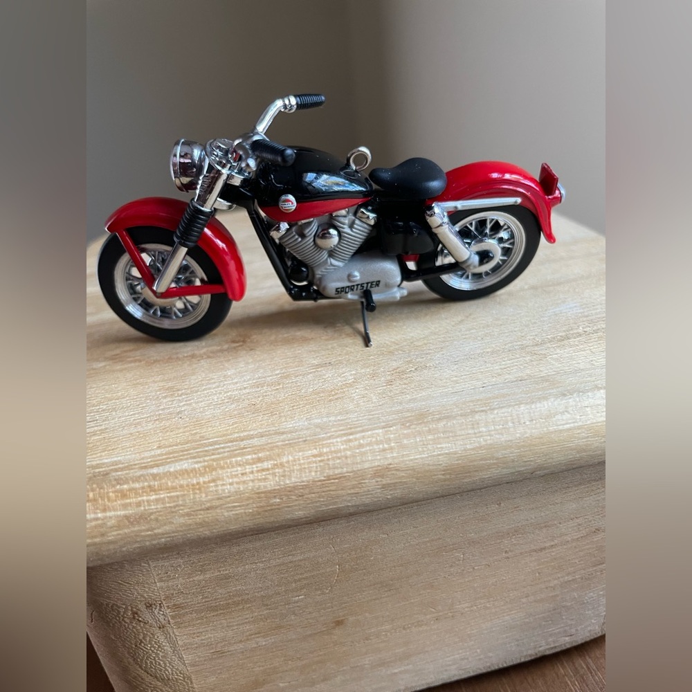 2001 HALLMARK HARLEY DAVIDSON 1957 XL SPORTSTER Collector's Series Ornament